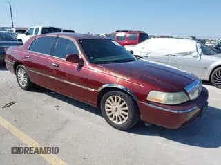 ✅ 2003 Lincoln Town Car Executive • VIN: 1LNHM81W83Y670986 • Lot: 43500551. Wystawiony na IAAI z przebiegiem 149 680 mil. Bezpłatny archiwum sprzedaży aukcyjnych z USA i szczegółowy raport historii pojazdu na DreamBid. Zdjęcie 1.