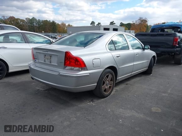 ✅ 2008 Volvo S60 2.5T • VIN: YV1RS592982697844 • Lot: 43647375. Wystawiony na IAAI z przebiegiem 152 604 mil. Bezpłatny archiwum sprzedaży aukcyjnych z USA i szczegółowy raport historii pojazdu na DreamBid. Zdjęcie 4.