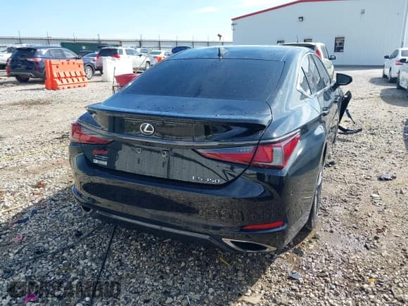 ✅ 2020 Lexus ES 350 F Sport • VIN: 58AGZ1B15LU066545 • Lot: 42122345. Listed on IAAI with 118,598 mi. Free auction sales archive from the USA and detailed vehicle history report at DreamBid. Image 4.