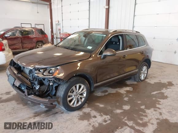 ✅ 2013 Volkswagen Touareg Sport • VIN: WVGEF9BPXDD008121 • Lot: 43065668. Listed on IAAI with 86,922 mi. Free auction sales archive from the USA and detailed vehicle history report at DreamBid. Image 2.