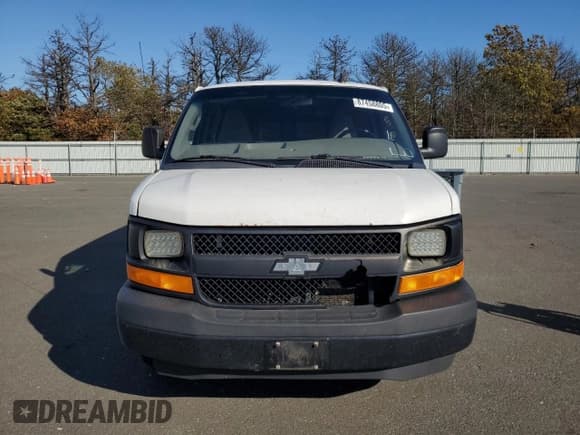 ✅ 2017 Chevrolet Express Cargo • VIN: 1GCWGAFF7H1116664 • Lot: 87458805. Listed on Copart with 232,178 mi. Free auction sales archive from the USA and detailed vehicle history report at DreamBid. Image 5.