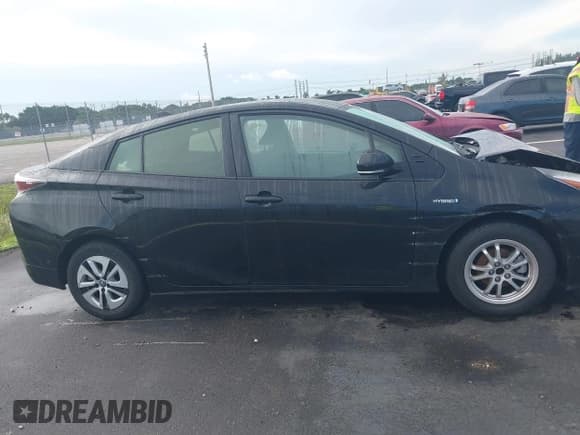 ✅ 2017 Toyota Prius Three • VIN: JTDKARFUXH3532550 • Lot: 43277514. Wystawiony na IAAI z przebiegiem 114 312 mil. Bezpłatny archiwum sprzedaży aukcyjnych z USA i szczegółowy raport historii pojazdu na DreamBid. Zdjęcie 13.