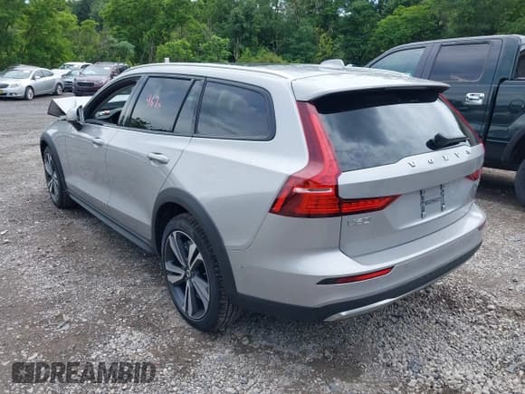 ✅ 2025 Volvo V60 Plus • VIN: YV4L12WK4S2149577 • Лот: 42540412. Опубликован ранее на IAAI с пробегом 967 миль. Бесплатный доступ к архиву аукционных продаж из США и подробный отчёт об истории автомобиля на DreamBid. Изображение 3.