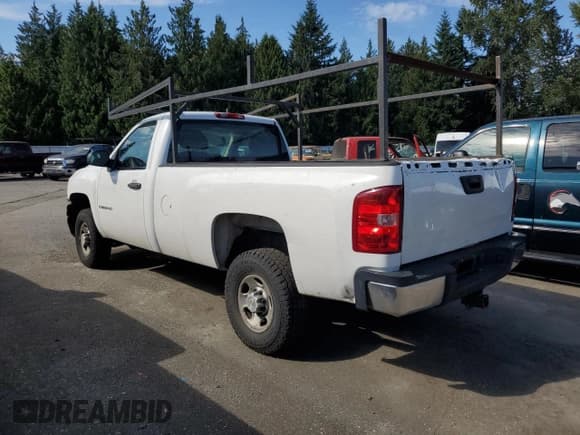 ✅ 2007 Chevrolet Silverado 2500HD Work Truck • VIN: 1GCHC24K77E524650 • Лот: 61488425. Опубликован ранее на Copart с пробегом 264 336 миль. Бесплатный доступ к архиву аукционных продаж из США и подробный отчёт об истории автомобиля на DreamBid. Изображение 2.