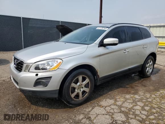 ✅ 2010 Volvo XC60 3.2L • VIN: YV4982DZ5A2078992 • Lot: 61175755. Listed on Copart with 170,665 mi. Free auction sales archive from the USA and detailed vehicle history report at DreamBid. Image 1.