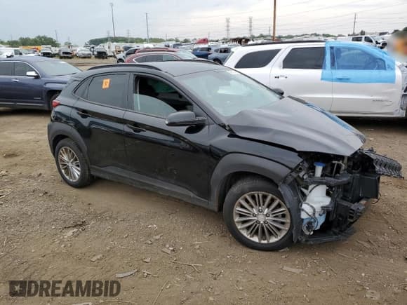 ✅ 2021 Hyundai Kona SEL • VIN: KM8K22AA8MU613953 • Лот: 69215774. Опубликован ранее на Copart с пробегом 68 777 миль. Бесплатный доступ к архиву аукционных продаж из США и подробный отчёт об истории автомобиля на DreamBid. Изображение 4.