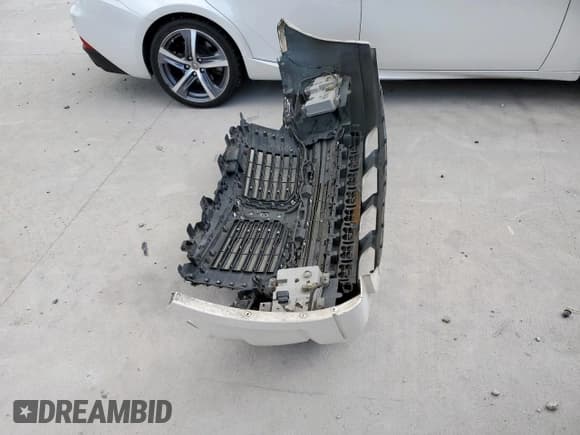 ✅ 2017 Lincoln Navigator Select • VIN: 5LMJJ2HT4HEL10123 • Lot: 83751815. Wystawiony na Copart z przebiegiem 109 592 mil. Bezpłatny archiwum sprzedaży aukcyjnych z USA i szczegółowy raport historii pojazdu na DreamBid. Zdjęcie 13.