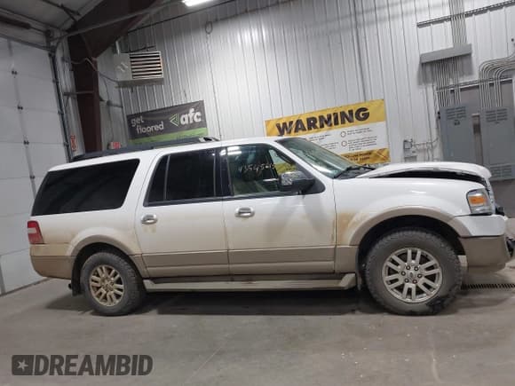 ✅ 2013 Ford Expedition Max XLT • VIN: 1FMJK1J5XDEF12061 • Lot: 43545615. Wystawiony na IAAI z przebiegiem 171 647 mil. Bezpłatny archiwum sprzedaży aukcyjnych z USA i szczegółowy raport historii pojazdu na DreamBid. Zdjęcie 14.