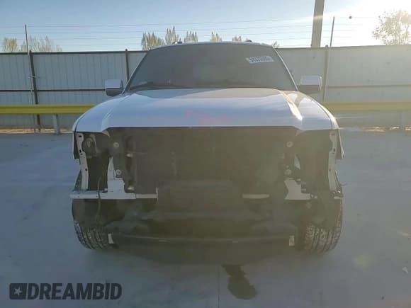 ✅ 2016 Ford Expedition Limited • VIN: 1FMJU1KT8GEF31817 • Lot: 94370085. Wystawiony na Copart z przebiegiem 192 550 mil. Bezpłatny archiwum sprzedaży aukcyjnych z USA i szczegółowy raport historii pojazdu na DreamBid. Zdjęcie 14.