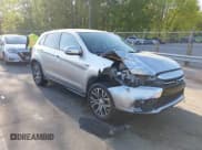 ✅ 2018 Mitsubishi Outlander ES • VIN: JA4AP3AU1JU024931 • Lot: 42068242. Wystawiony na IAAI z przebiegiem 128 250 mil. Bezpłatny archiwum sprzedaży aukcyjnych z USA i szczegółowy raport historii pojazdu na DreamBid. Zdjęcie 1.