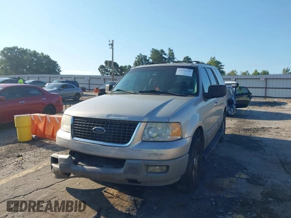 ✅ 2003 Ford Expedition Special Service • VIN: 1FMPU15L23LB97022 • Lot: 43133556. Listed on IAAI with 238,981 mi. Free auction sales archive from the USA and detailed vehicle history report at DreamBid. Image 2.