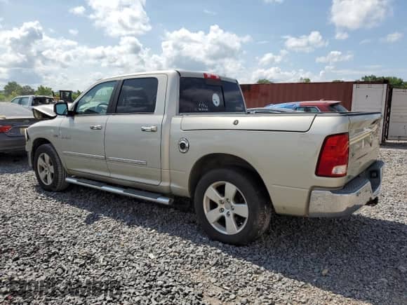 2009 Dodge 1500 Sport z VIN 1D3HB13T19J515435, wystawiony jako Copart lot #58505585 z przebiegiem 179 437 mil mil oraz Szkoda całkowita • Salvage title. Historia ofert i sprzedaży dostępna na DreamBid. Obrazek 2.
