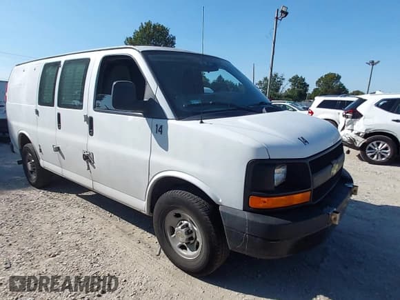 ✅ 2014 Chevrolet Express Cargo • VIN: 1GCWGFCGXE1134971 • Lot: 43158546. Wystawiony na IAAI z przebiegiem 105 034 mil. Bezpłatny archiwum sprzedaży aukcyjnych z USA i szczegółowy raport historii pojazdu na DreamBid. Zdjęcie 1.