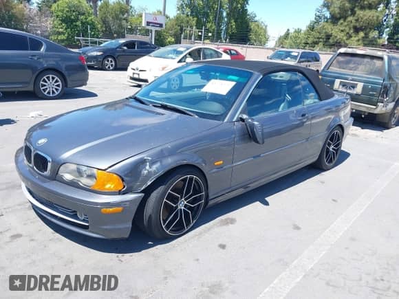 2001 BMW 3 Series 330Ci with VIN WBABS53401JU81570, listed as a IAAI auction lot 42773272 with 185,948 mi miles and . Bid and sale history available at DreamBid. Image 2.