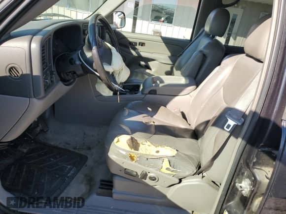 2004 Chevrolet Suburban LT с VIN 1GNEC16Z44J239079, выставлен на аукционе Copart как лот 77042734 с пробегом 225 782 миль миль и Списание • Salvage title. История ставок и продаж доступна на DreamBid. Изображение 7.