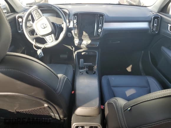 ✅ 2021 Volvo XC40 Momentum • VIN: YV4162UK4M2431832 • Лот: 71596125. Опубликован ранее на Copart с пробегом Не указан. Бесплатный доступ к архиву аукционных продаж из США и подробный отчёт об истории автомобиля на DreamBid. Изображение 8.