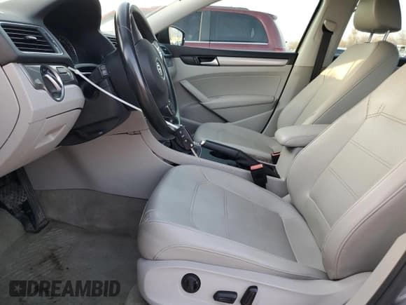 ✅ 2015 Volkswagen Passat S • VIN: 1VWAS7A36FC066539 • Lot: 92861255. Listed on Copart with 226,702 mi. Free auction sales archive from the USA and detailed vehicle history report at DreamBid. Image 7.