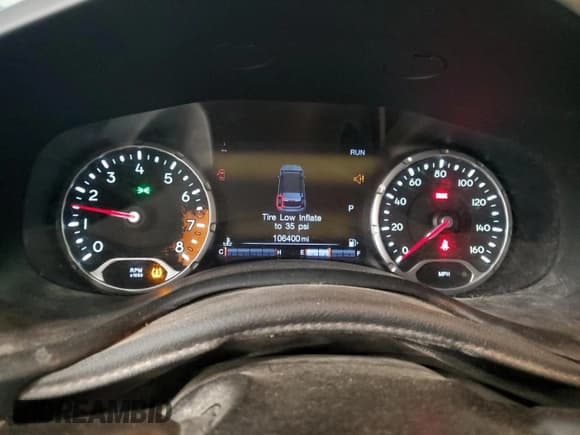 ✅ 2017 Jeep Renegade Limited • VIN: ZACCJBDB8HPF76734 • Lot: 45203425. Wystawiony na Copart z przebiegiem 106 400 mil. Bezpłatny archiwum sprzedaży aukcyjnych z USA i szczegółowy raport historii pojazdu na DreamBid. Zdjęcie 9.