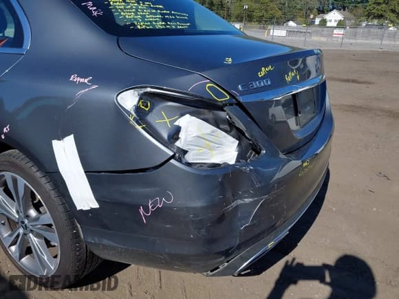 ✅ 2020 Mercedes-Benz C 300 • VIN: W1KWF8EB7LR599941 • Lot: 43403456. Wystawiony na IAAI z przebiegiem 30 245 mil. Bezpłatny archiwum sprzedaży aukcyjnych z USA i szczegółowy raport historii pojazdu na DreamBid. Zdjęcie 6.