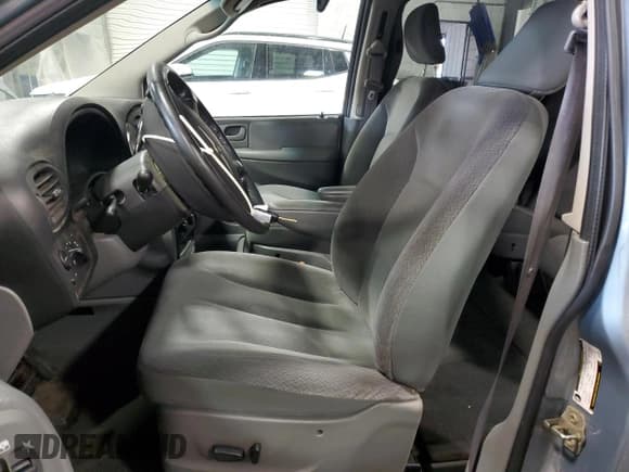 ✅ 2005 Chrysler Town & Country Touring • VIN: 2C4GP54L05R215807 • Лот: 84770625. Опубликован ранее на Copart с пробегом 236 334 миль. Бесплатный доступ к архиву аукционных продаж из США и подробный отчёт об истории автомобиля на DreamBid. Изображение 7.