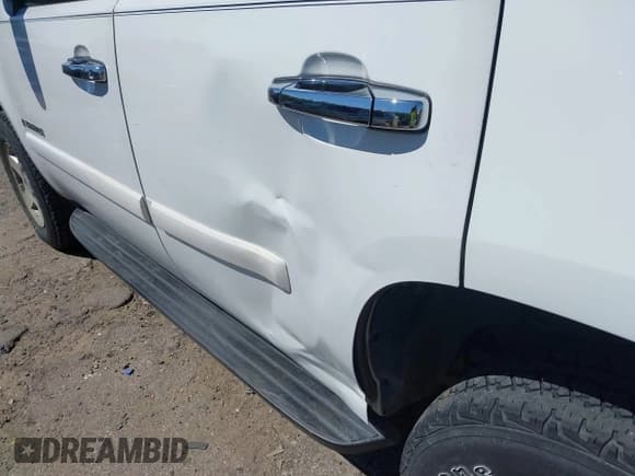 ✅ 2008 Chevrolet Tahoe LTZ • VIN: 1GNFC13J98J135941 • Lot: 42144768. Listed on IAAI with 351,260 mi. Free auction sales archive from the USA and detailed vehicle history report at DreamBid. Image 14.