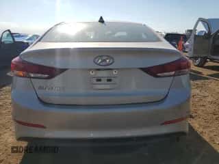 2017 Hyundai Elantra SE z VIN 5NPD84LFXHH185013, wystawiony jako Copart lot #68699365 z przebiegiem 81 953 mil mil oraz Nie do naprawy • Non repairable. Historia ofert i sprzedaży dostępna na DreamBid. Obrazek 6.