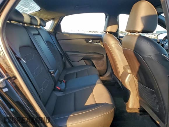 ✅ 2021 Kia Forte GT-Line • VIN: 3KPF34AD8ME419835 • Lot: 94872105. Wystawiony na Copart z przebiegiem 60 317 mil. Bezpłatny archiwum sprzedaży aukcyjnych z USA i szczegółowy raport historii pojazdu na DreamBid. Zdjęcie 10.