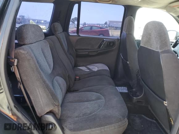 ✅ 1999 Dodge Durango • VIN: 1B4HR28Z3XF618019 • Lot: 61286655. Wystawiony na Copart z przebiegiem 210 992 mil. Bezpłatny archiwum sprzedaży aukcyjnych z USA i szczegółowy raport historii pojazdu na DreamBid. Zdjęcie 11.