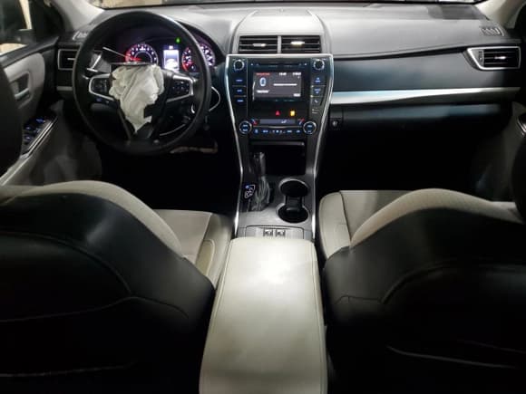 ✅ 2015 Toyota Camry XLE • VIN: 4T1BF1FK9FU921345 • Lot: 87207485. Wystawiony na Copart z przebiegiem 177 878 mil. Bezpłatny archiwum sprzedaży aukcyjnych z USA i szczegółowy raport historii pojazdu na DreamBid. Zdjęcie 8.