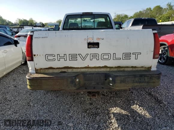 ✅ 1998 GMC Sierra 1500 • VIN: 1GTGC34F2WE503062 • Lot: 56318645. Wystawiony na Copart z przebiegiem 127 640 mil. Bezpłatny archiwum sprzedaży aukcyjnych z USA i szczegółowy raport historii pojazdu na DreamBid. Zdjęcie 6.