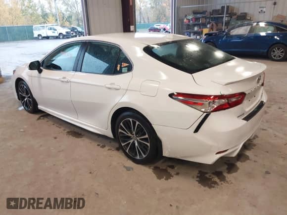 2020 Toyota Camry SE with VIN 4T1M11BK7LU001982, listed as a IAAI auction lot 43384048 with 80,736 mi miles and . Bid and sale history available at DreamBid. Image 3.