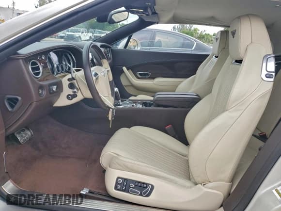 ✅ 2016 Bentley Continental GT V8 • VIN: SCBGT3ZA2GC054995 • Lot: 96621765. Wystawiony na Copart z przebiegiem 14 802 mil. Bezpłatny archiwum sprzedaży aukcyjnych z USA i szczegółowy raport historii pojazdu na DreamBid. Zdjęcie 7.