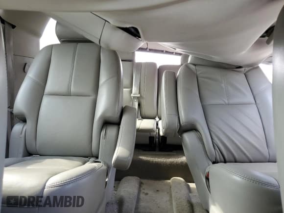 ✅ 2007 Chevrolet Suburban LTZ • VIN: 3GNFK16377G177721 • Lot: 66013204. Wystawiony na Copart z przebiegiem 226 713 mil. Bezpłatny archiwum sprzedaży aukcyjnych z USA i szczegółowy raport historii pojazdu na DreamBid. Zdjęcie 10.