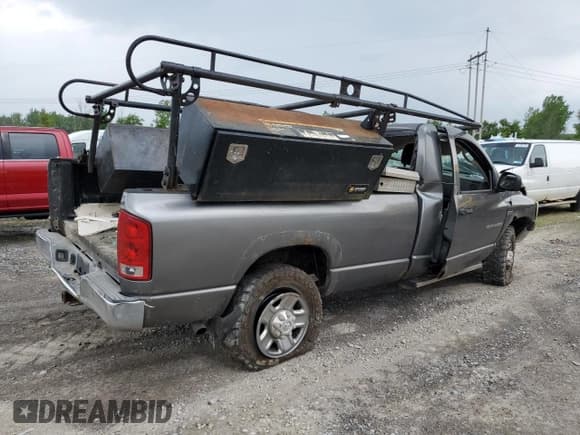 ✅ 2006 Dodge 2500 ST • VIN: 3D7KS26D26G211445 • Lot: 59830865. Wystawiony na Copart z przebiegiem Nie podano. Bezpłatny archiwum sprzedaży aukcyjnych z USA i szczegółowy raport historii pojazdu na DreamBid. Zdjęcie 3.