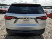 ✅ 2022 Chevrolet Traverse LT Cloth • VIN: 1GNERGKW1NJ140332 • Lot: 62446414. Wystawiony na Copart z przebiegiem 51 672 mil. Bezpłatny archiwum sprzedaży aukcyjnych z USA i szczegółowy raport historii pojazdu na DreamBid. Zdjęcie 6.