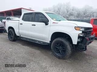 ✅ 2020 Chevrolet Silverado 1500 Custom Trail Boss • VIN: 1GCPYCEF9LZ217407 • Lot: 43753684. Wystawiony na IAAI z przebiegiem 62 995 mil. Bezpłatny archiwum sprzedaży aukcyjnych z USA i szczegółowy raport historii pojazdu na DreamBid. Zdjęcie 1.