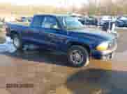 2002 Dodge Dakota Sport z VIN 1B7GL32X52S569340, wystawiony jako IAAI lot #41541480 z przebiegiem 176 632 mil mil oraz . Historia ofert i sprzedaży dostępna na DreamBid. Obrazek 1.