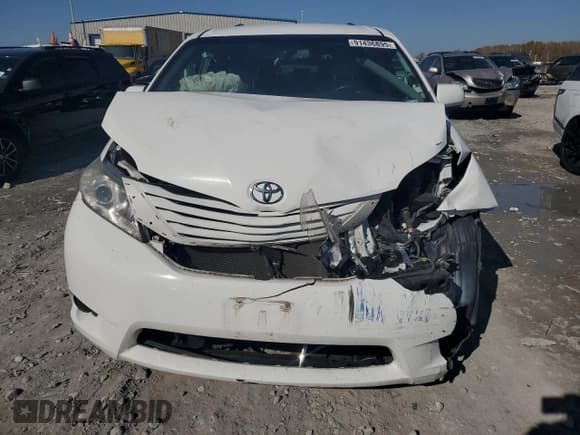 ✅ 2017 Toyota Sienna LE • VIN: 5TDKZ3DC9HS803743 • Lot: 91436895. Listed on Copart with 130,550 mi. Free auction sales archive from the USA and detailed vehicle history report at DreamBid. Image 5.