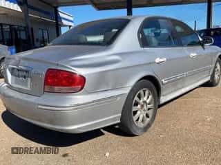 2004 Hyundai Sonata GLS with VIN KMHWF35H74A973171, listed as a Copart auction lot 77613394 with 151,973 mi miles and Clean title. Bid and sale history available at DreamBid. Image 4.