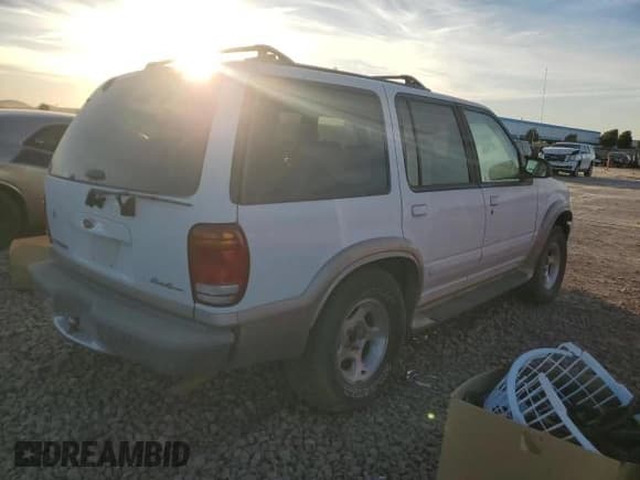 ✅ 1999 Ford Explorer XLT • VIN: 1FMZU34E8XZB93177 • Lot: 61252815. Listed on Copart with 133,452 mi. Free auction sales archive from the USA and detailed vehicle history report at DreamBid. Image 3.