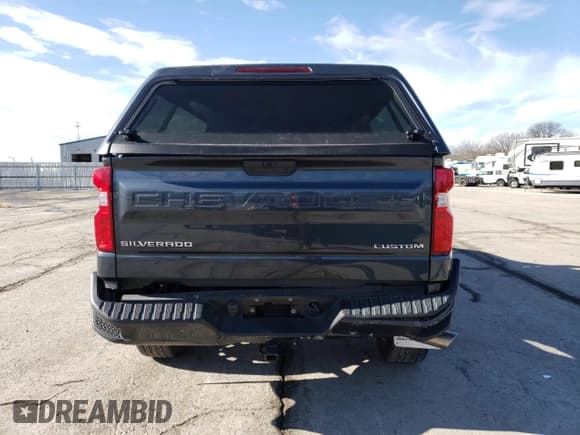 ✅ 2021 Chevrolet Silverado 1500 Custom • VIN: 3GCPYBEH1MG174260 • Lot: 87165514. Wystawiony na Copart z przebiegiem 46 231 mil. Bezpłatny archiwum sprzedaży aukcyjnych z USA i szczegółowy raport historii pojazdu na DreamBid. Zdjęcie 6.