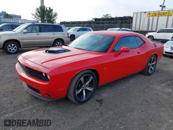 ✅ 2015 Dodge Challenger R/T • VIN: 2C3CDZAT9FH914013 • Lot: 43288641. Wystawiony na IAAI z przebiegiem 61 922 mil. Bezpłatny archiwum sprzedaży aukcyjnych z USA i szczegółowy raport historii pojazdu na DreamBid. Zdjęcie 2.