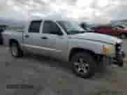 2006 Dodge Dakota ST z VIN 1D7HE28K76S641283, wystawiony jako Copart lot #78939474 z przebiegiem 229 561 mil mil oraz Szkoda całkowita • Salvage title. Historia ofert i sprzedaży dostępna na DreamBid. Obrazek 4.
