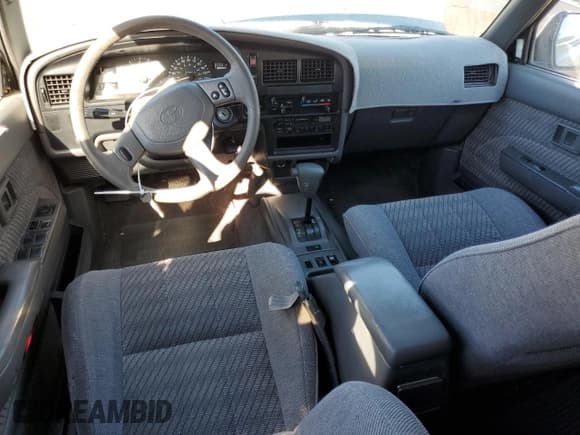 ✅ 1993 Toyota 4Runner • VIN: JT3VN29V1P0017082 • Lot: 79711994. Wystawiony na Copart z przebiegiem 196 802 mil. Bezpłatny archiwum sprzedaży aukcyjnych z USA i szczegółowy raport historii pojazdu na DreamBid. Zdjęcie 8.