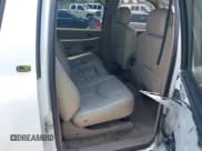 ✅ 2005 Chevrolet Suburban LS • VIN: 3GNEC16Z35G279673 • Lot: 42428085. Listed on IAAI with 290,108 mi. Free auction sales archive from the USA and detailed vehicle history report at DreamBid. Image 8.