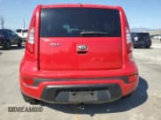 ✅ 2013 Kia Soul • VIN: KNDJT2A57D7579373 • Lot: 82697335. Wystawiony na Copart z przebiegiem 277 126 mil. Bezpłatny archiwum sprzedaży aukcyjnych z USA i szczegółowy raport historii pojazdu na DreamBid. Zdjęcie 6.