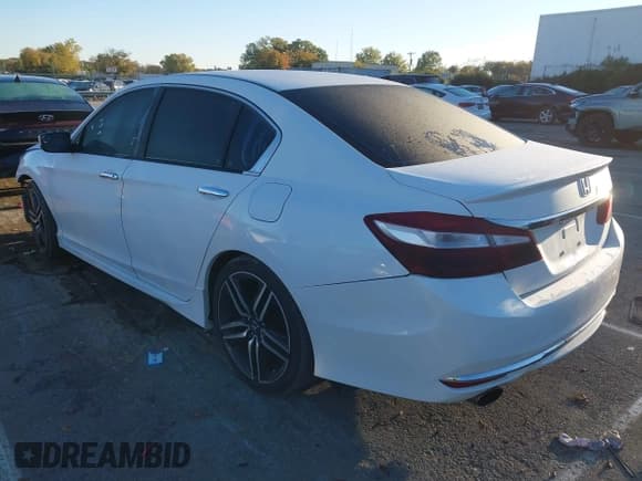✅ 2017 Honda Accord Sport SE • VIN: 1HGCR2F13HA273326 • Lot: 43580026. Wystawiony na IAAI z przebiegiem 156 789 mil. Bezpłatny archiwum sprzedaży aukcyjnych z USA i szczegółowy raport historii pojazdu na DreamBid. Zdjęcie 3.
