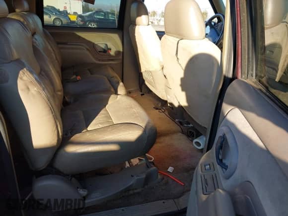 1997 Chevrolet Suburban with VIN 3GNFK16R1VG135563, listed as a IAAI auction lot 43572552 with 285,504 mi miles and . Bid and sale history available at DreamBid. Image 8.