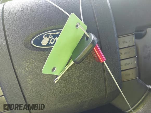 ✅ 2004 Ford F-150 XL • VIN: 1FTPX12534NC68252 • Лот: 43649892. Опубликован ранее на IAAI с пробегом 271 480 миль. Бесплатный доступ к архиву аукционных продаж из США и подробный отчёт об истории автомобиля на DreamBid. Изображение 11.