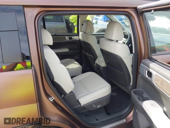 ✅ 2024 Hyundai Santa Fe Calligraphy • VIN: 5NMP5DGL8RH030867 • Lot: 42223700. Listed on IAAI with 21,621 mi. Free auction sales archive from the USA and detailed vehicle history report at DreamBid. Image 8.